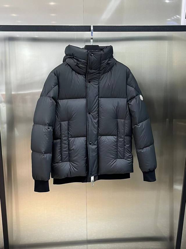 MONCLER 蒙口、秋冬新款羽绒服 原版1:1订制五金配件全进口原版定制 欢迎专柜对比 绝对的高品质 采用顶级95鸭绒 超柔软 顶级版本、充羽量蓬松饱满 超级