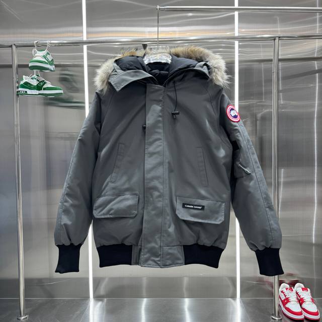 Canadagoose 加拿大鹅 Chilliwack01款飞行员夹克羽绒服，正品原衣开模，需要正品对比随时来看，辅料全部原厂定制 面料对照正品的软硬度随意揉捏