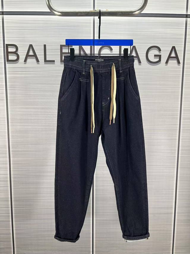 高版本巴黎世家Balenciaca牛仔裤，2024秋季最新品，专柜同步有售，原单狠货，水洗休闲牛仔裤，进口原版水洗弹力面料，舒适有弹性，独特设计风格，顶级浮雕工